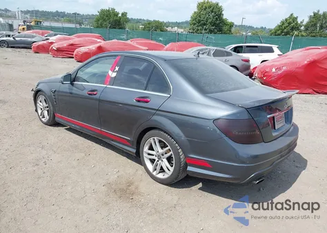 2013 Mercedes-Benz C 250 Sport из США, поврежденный, VIN WDDGF4HB8DR262768